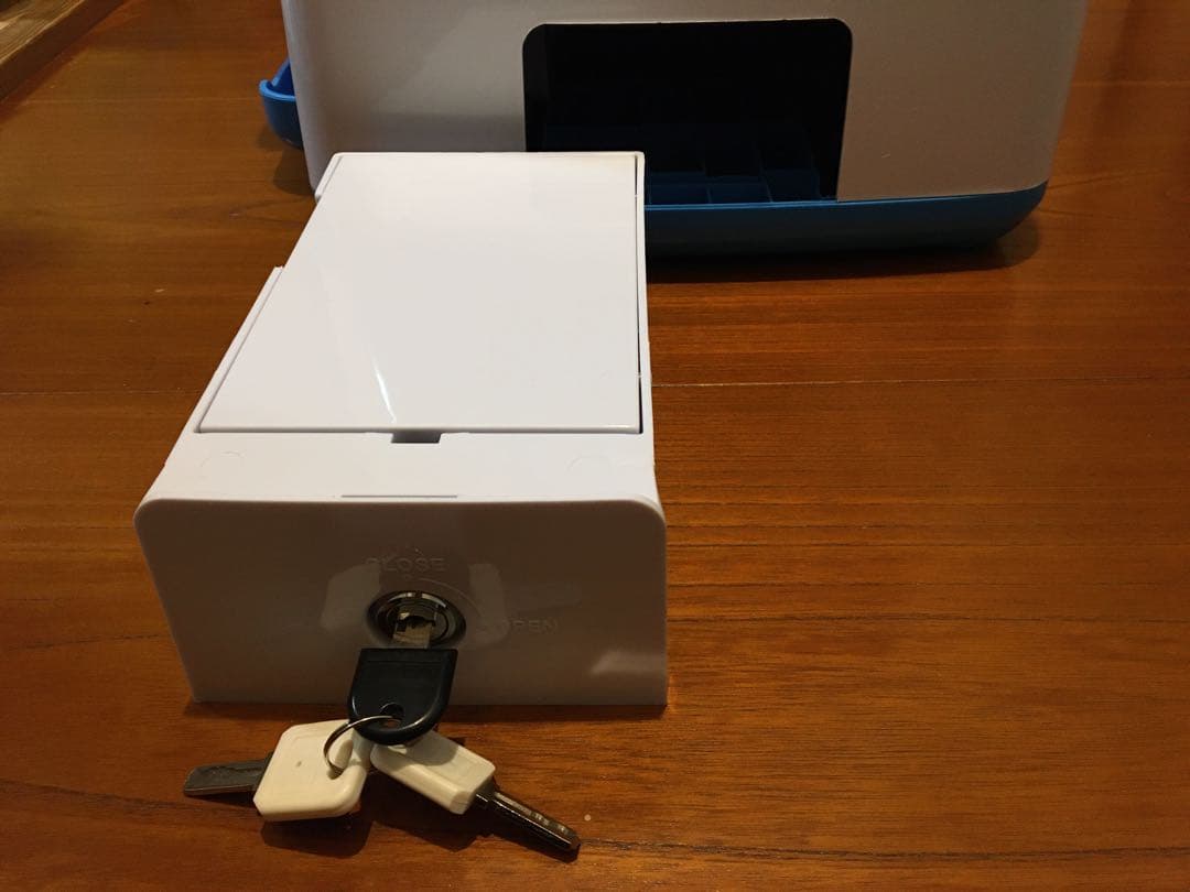 カプセル自動販売機(ガチャガチャ) ホワイト/ブルー