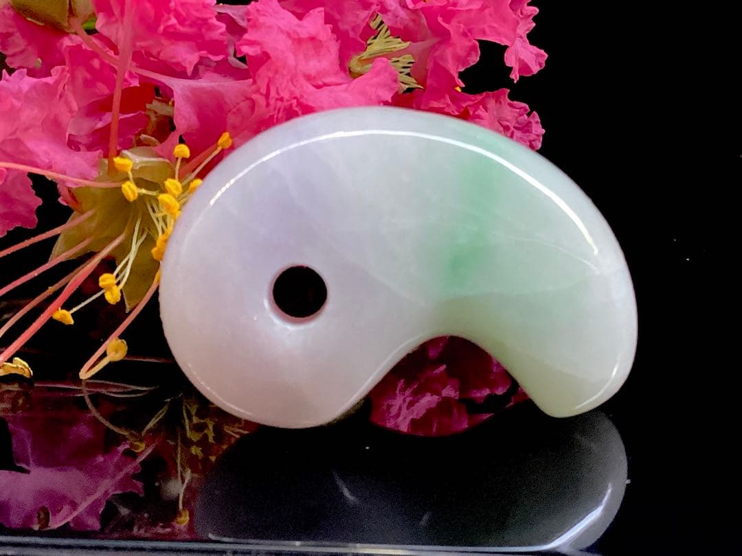 ✳premium*一流の勾玉　最上級のコレクション ‼️ 糸魚川翡翠ラベンダー入り