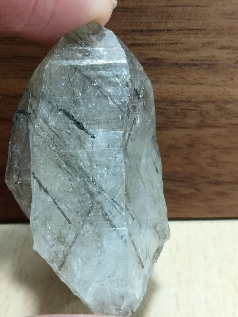 国産鉱物　山梨県　塩山竹森山　天然水晶　　トルマリン入り水晶　 番号999