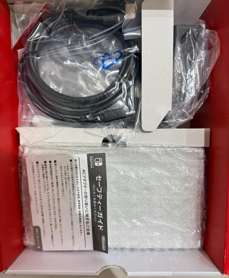 中古 Nintendo Switch 本体 付属品付き 外箱破損有