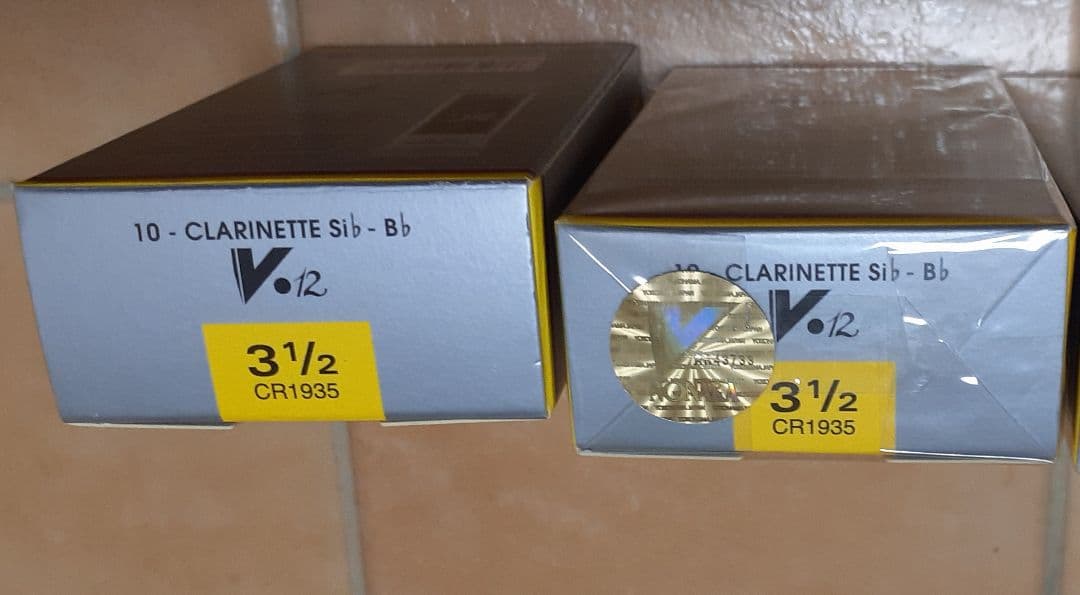 Vandoren V12 クラリネットリード　銀箱　3½ 2箱