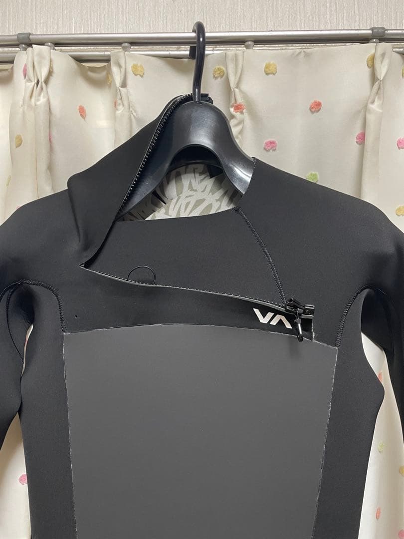 【最終価格】RVCA 4/3mm チェストジップ フルスーツ