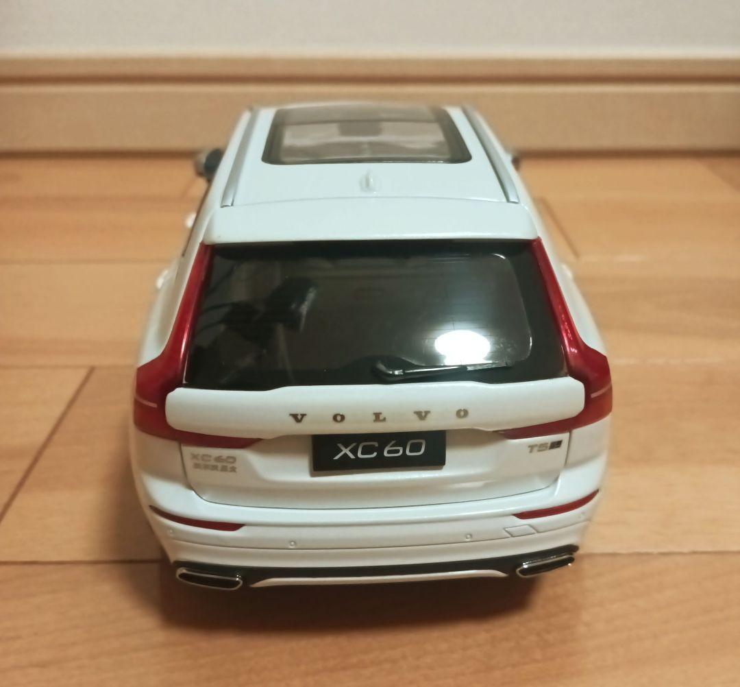 VOLVO XC60 ホワイト 1/18 スケール