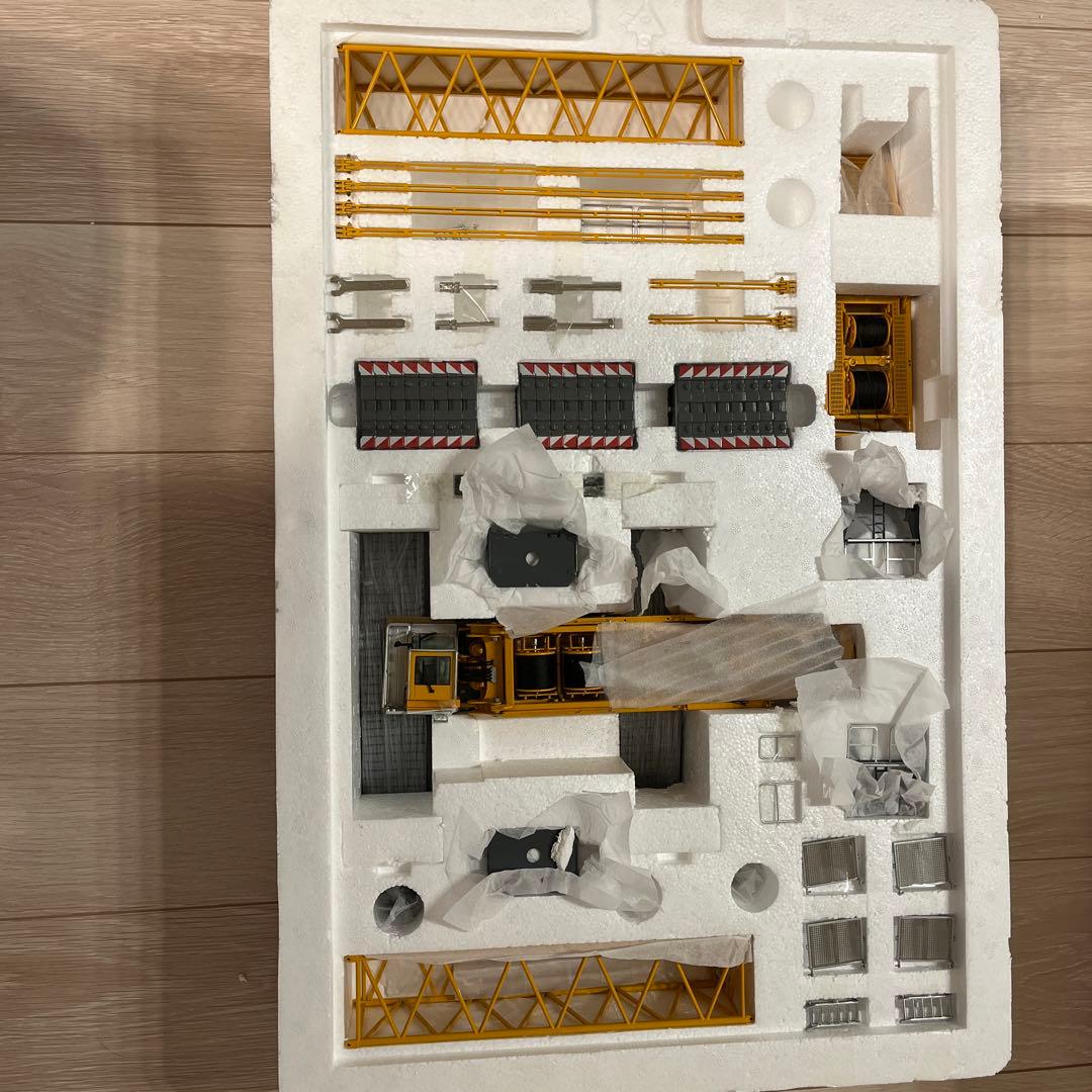 新品　クローラークレーン模型　プラモデル大型600t リープヘル