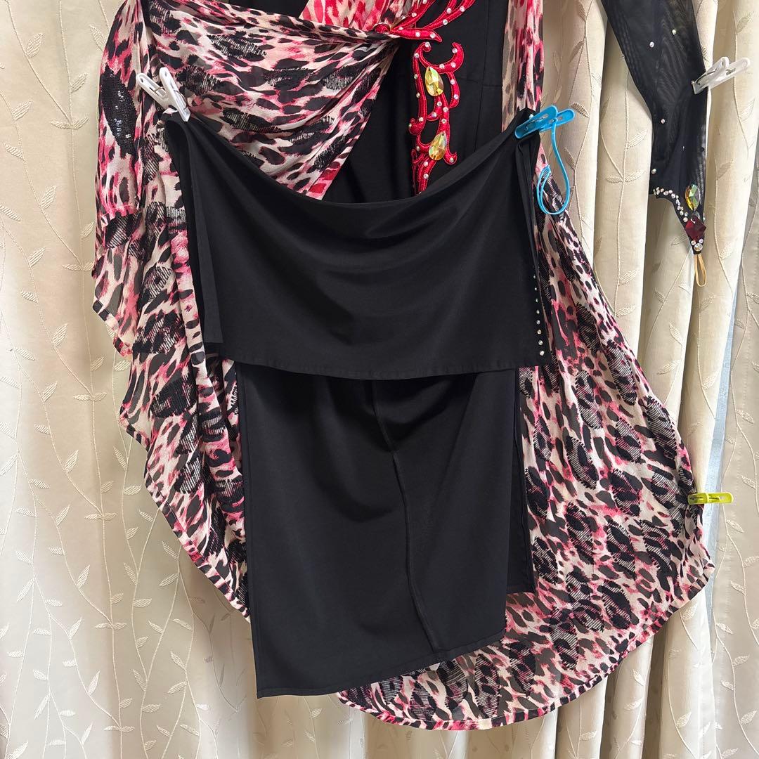 社交ダンスラテンヒョウ柄 黒とピンクドレス
