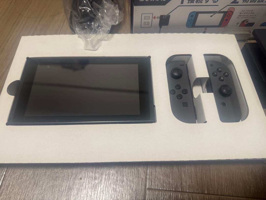 ニンテンドースイッチ本体　グレー