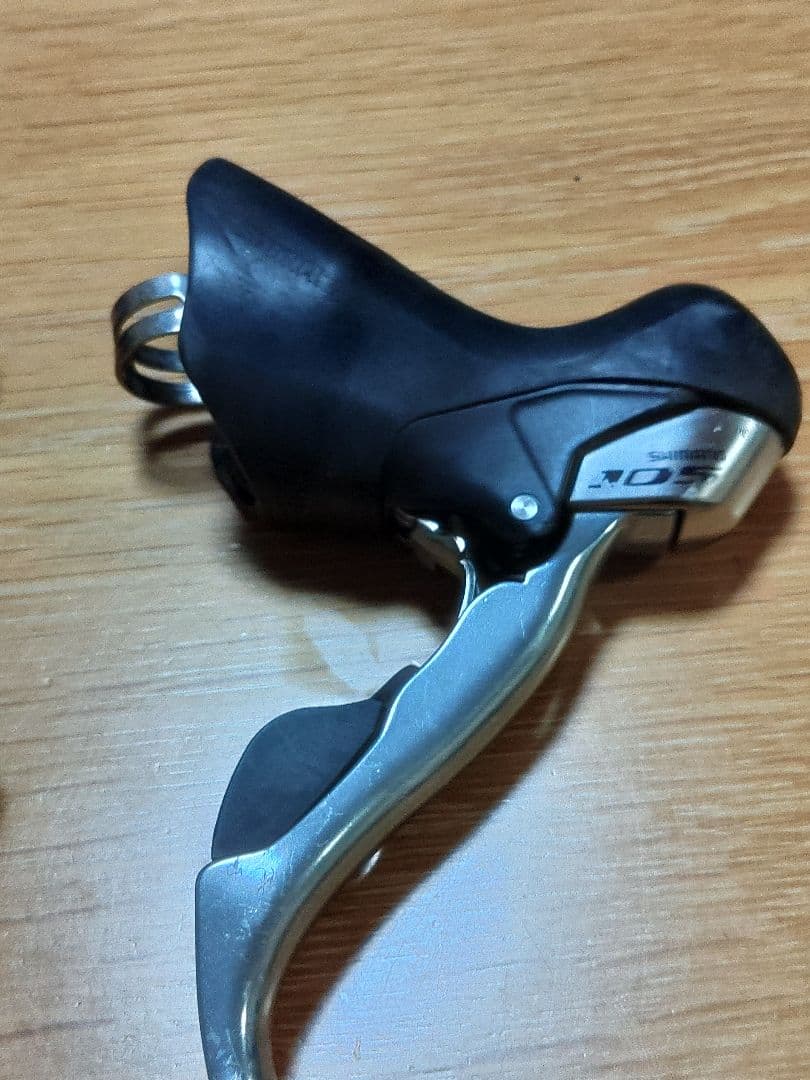 Shimano 105 シフター ブラック/シルバー　ST-5700