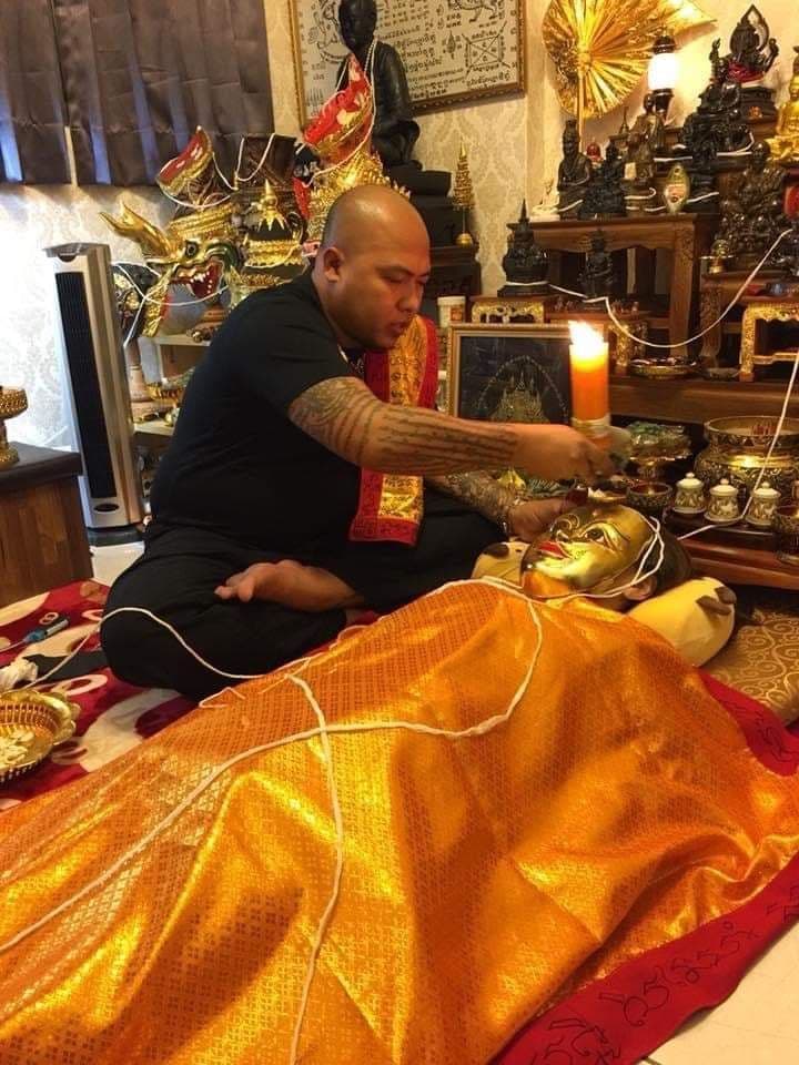 Na Na Thong Mask タイのお守り　プラクルアン　恋愛　幸運　金運