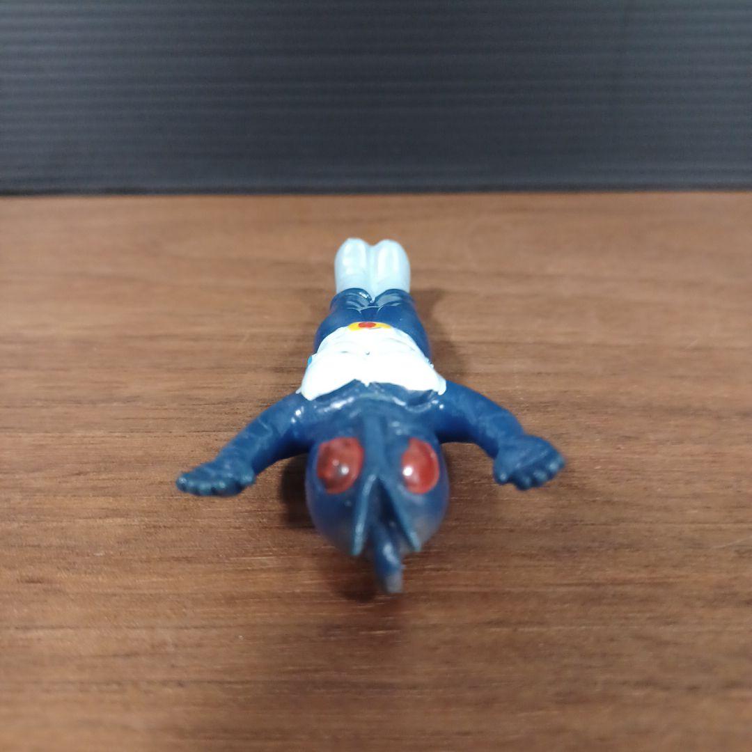 無版権　パチモノ「仮面ライダー」風ペンダント・トップ　ミニソフビフィギュア