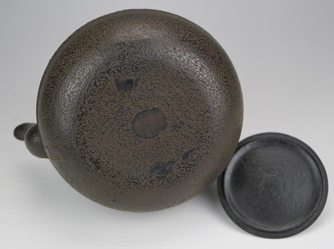 南部盛岡釜師『佐々木薫山』作　桜花紋鉄瓶　共箱　栞付　未使用品