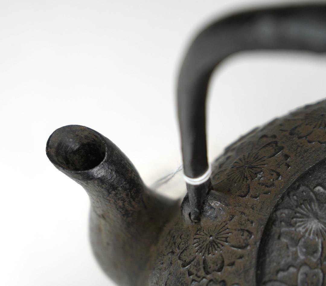 南部盛岡釜師『佐々木薫山』作　桜花紋鉄瓶　共箱　栞付　未使用品