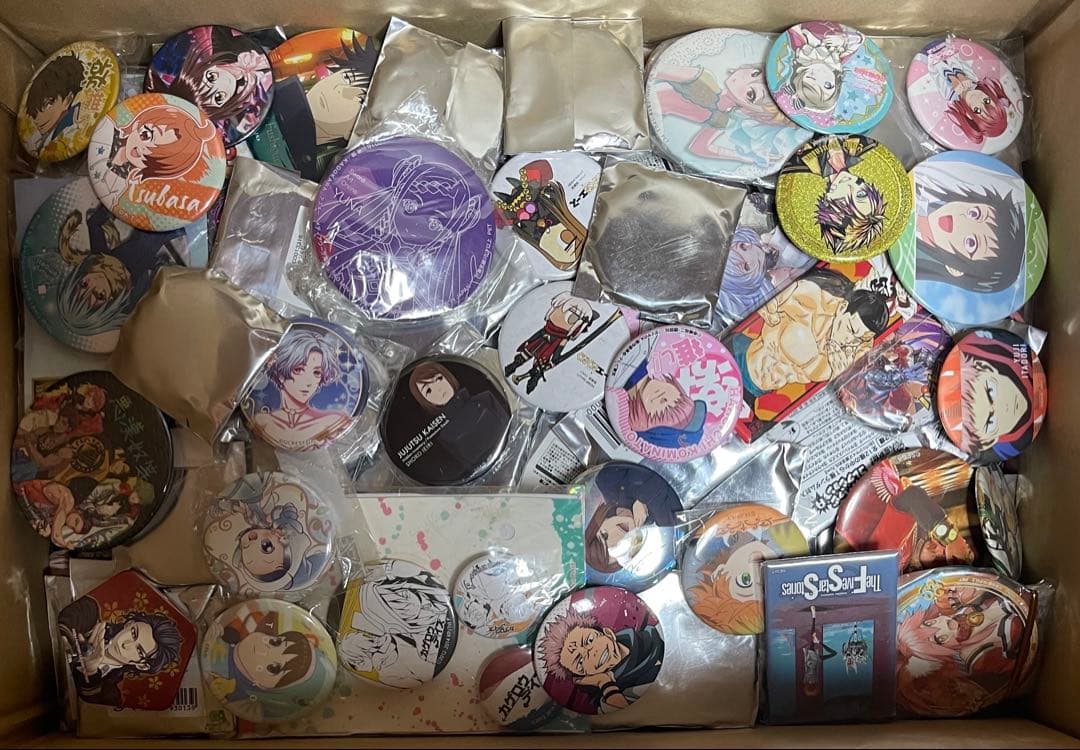 アニメグッズ　キャラクターグッズ 缶バッジ まとめ売り　1200個以上一箱限定