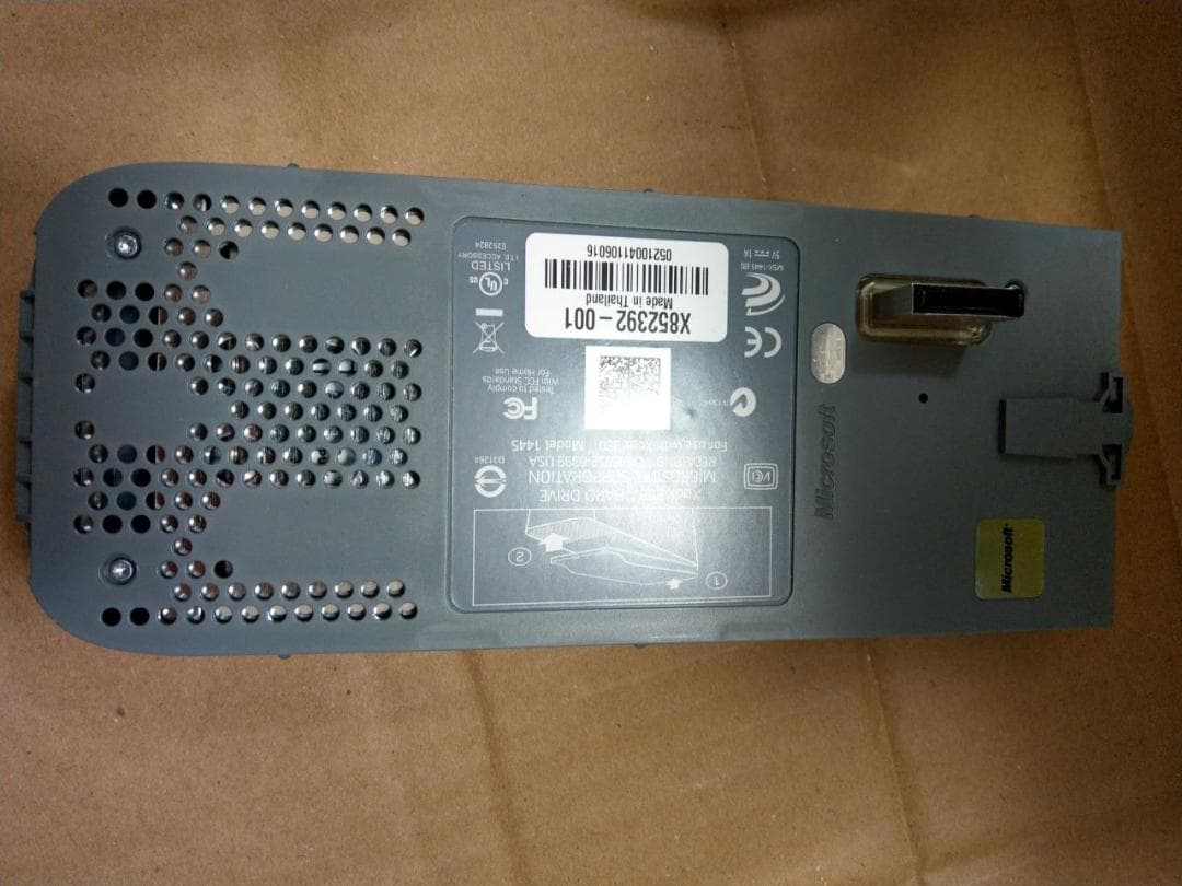 XBOX360本体（コントローラー1個プラス付き＋250GBHDD付き）