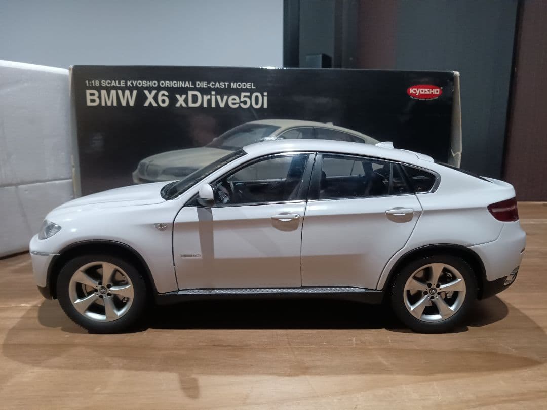 1/18 京商　 X6 xDrive 50i ミニカー　ホワイト