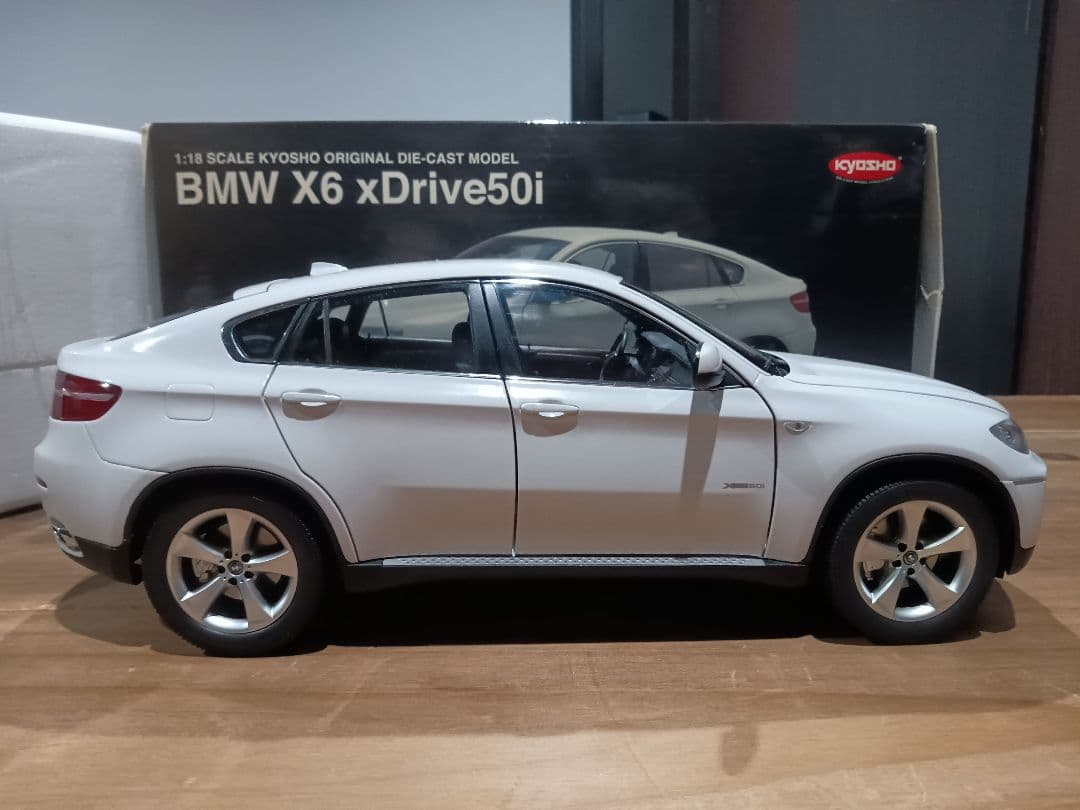 1/18 京商　 X6 xDrive 50i ミニカー　ホワイト