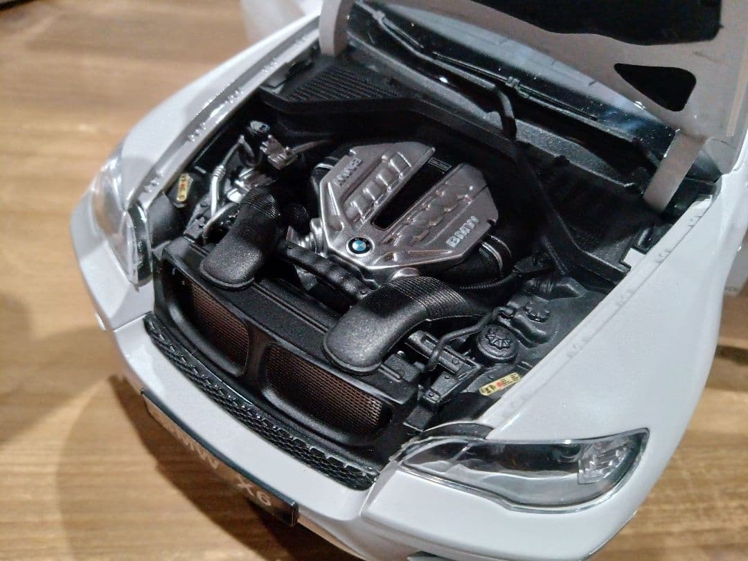 1/18 京商　 X6 xDrive 50i ミニカー　ホワイト