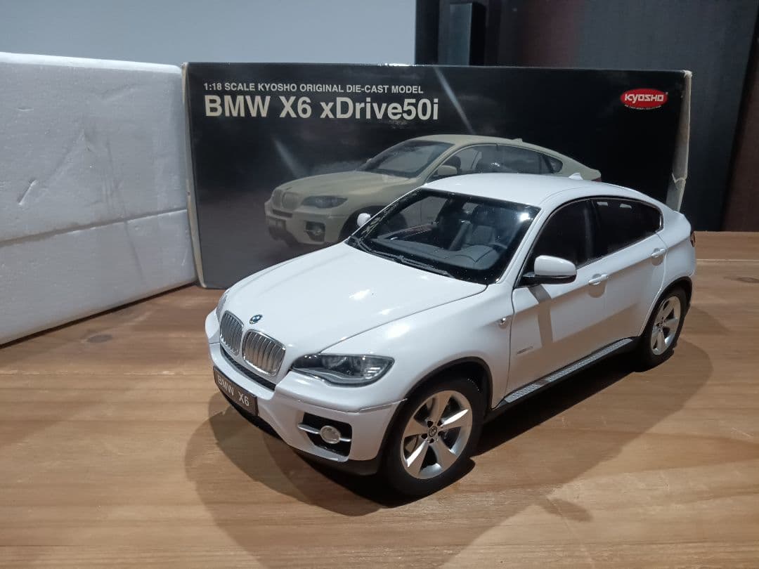 1/18 京商　 X6 xDrive 50i ミニカー　ホワイト