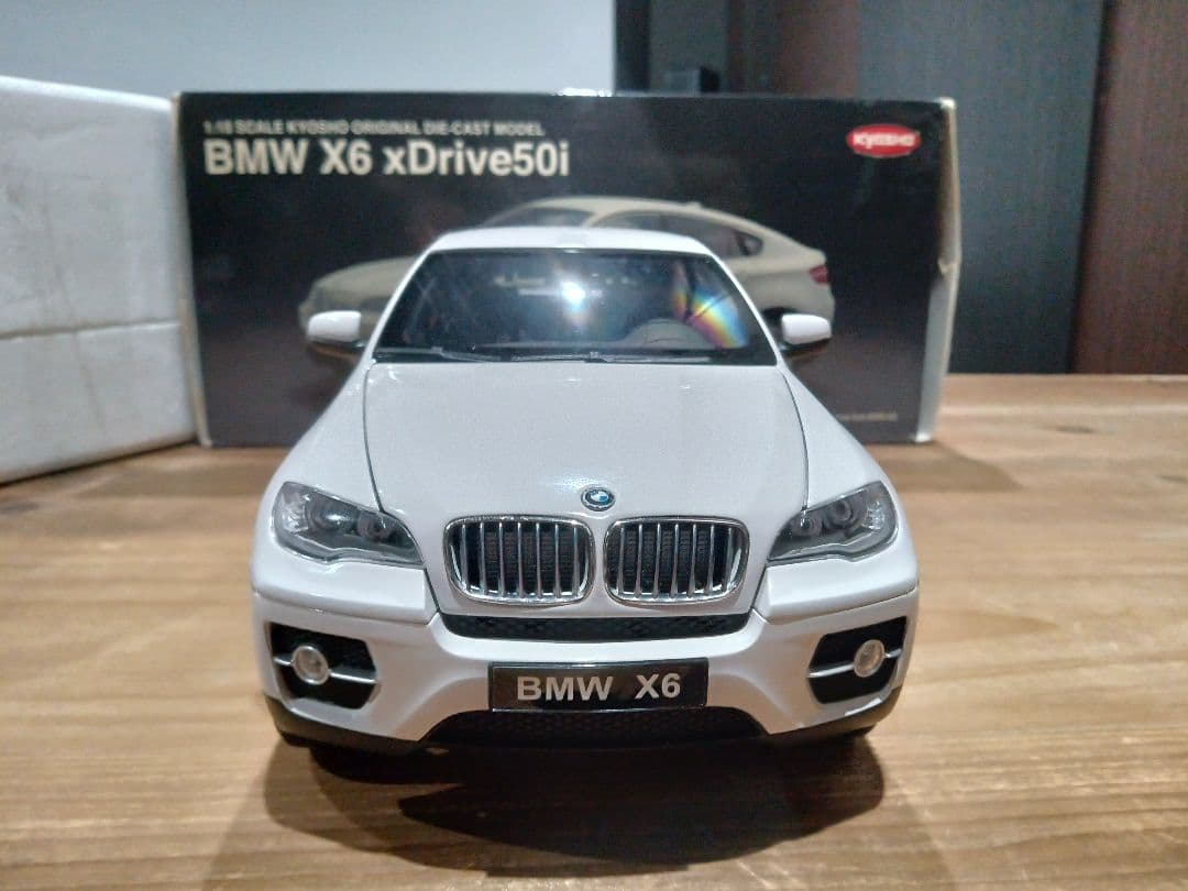 1/18 京商　 X6 xDrive 50i ミニカー　ホワイト