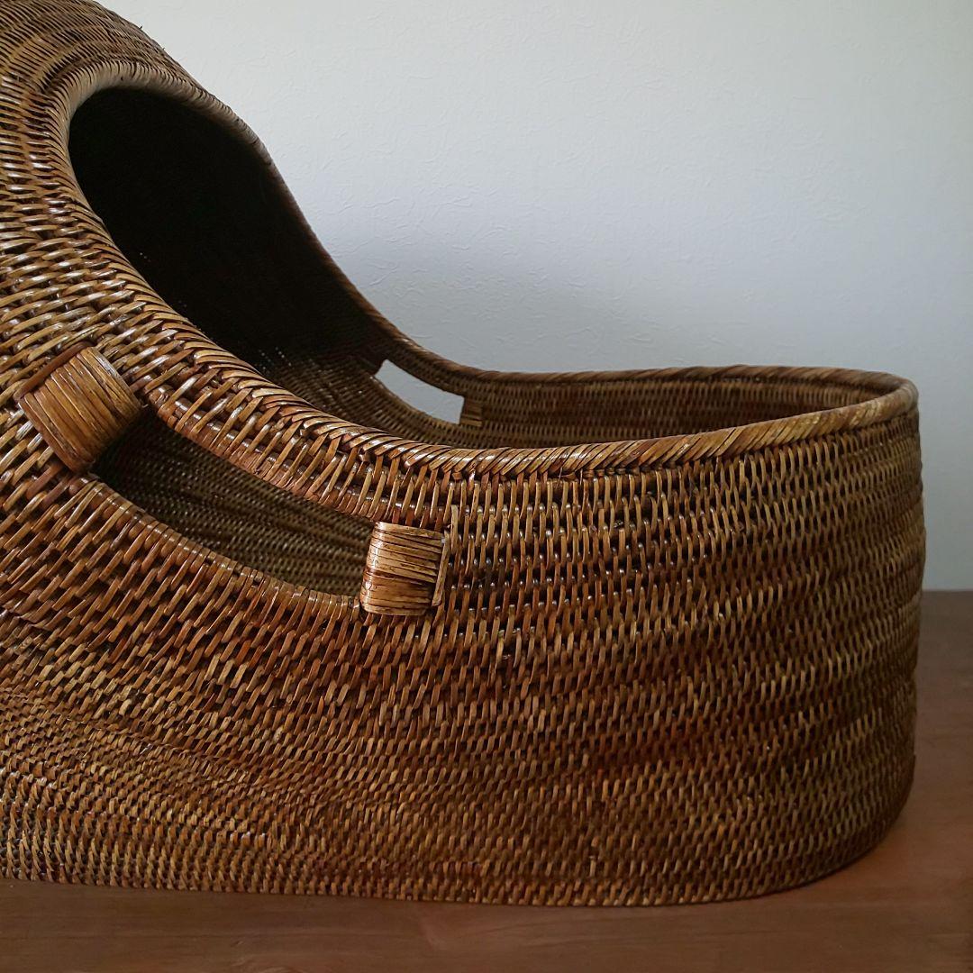 丸みを帯びたラタン製 ベビーベット アンティーク