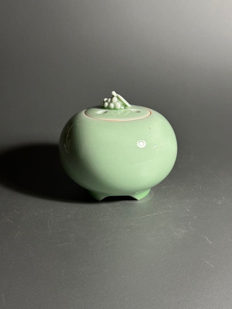 九谷焼　西田健二　作　青磁　香炉　葡萄のつまみ　美品