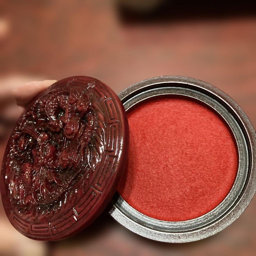 古美術品　ドラゴン彫刻の赤い漆器