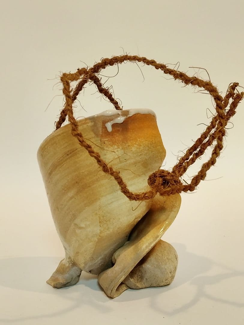 抽象的オブジェ（紐通し有り）釣り花入