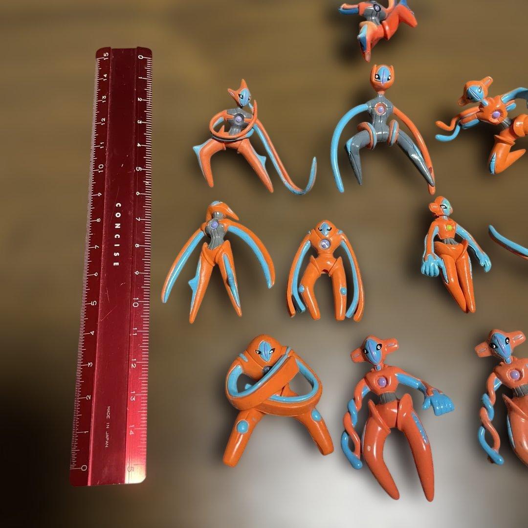 ポケモン　デオキシス　ミニフィギュア