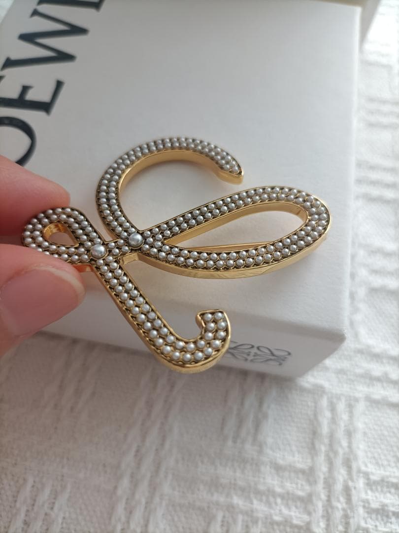 即発送✧ロエベ ブローチ パール✧loewe レディースアクセサリー  美品