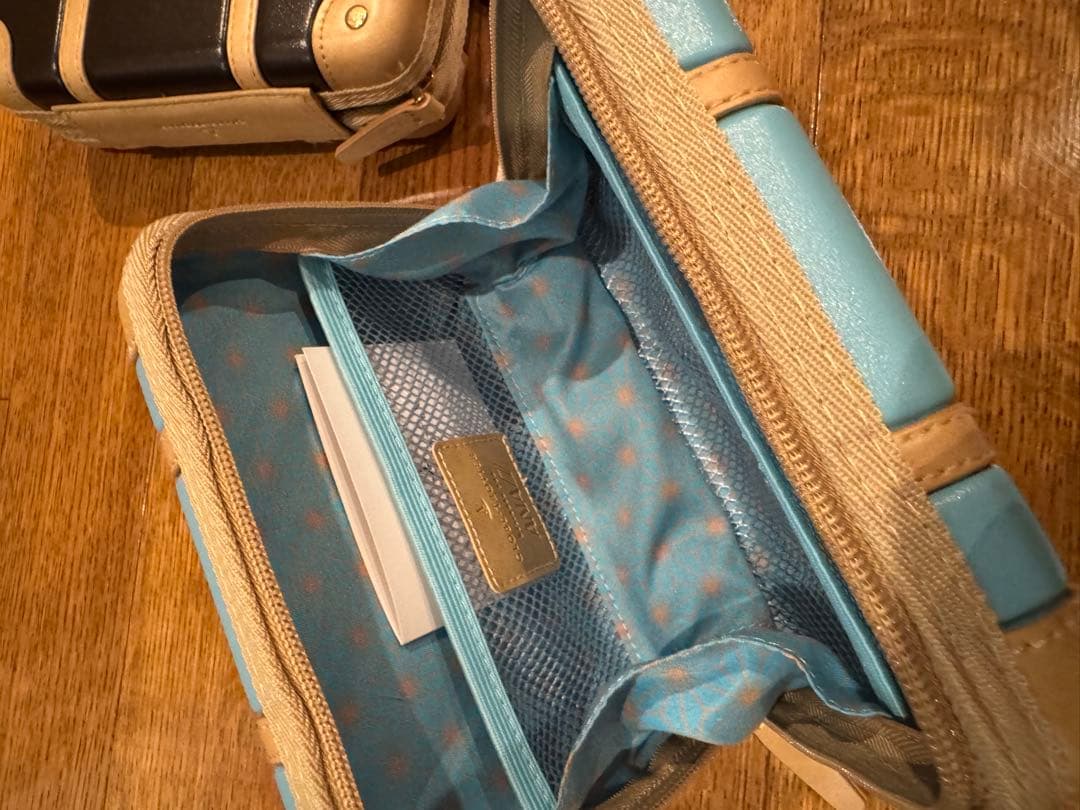 ANA 全日空　ファーストクラス　アメニティポーチ