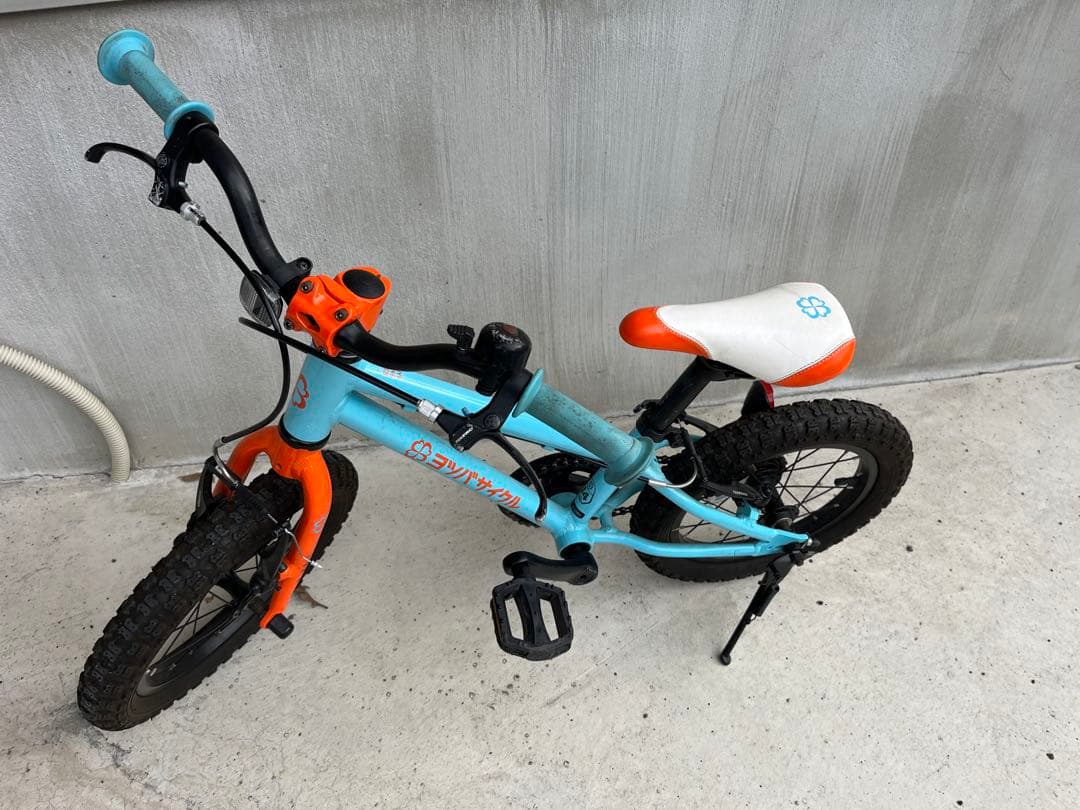 子供用自転車 青とオレンジ　ヨツバサイクル14インチ　補助輪付き