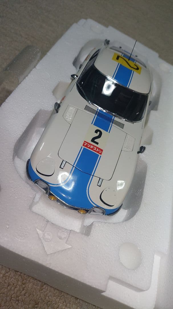 ミニカー AUTOart TOYOTA 2000 GT 1/18