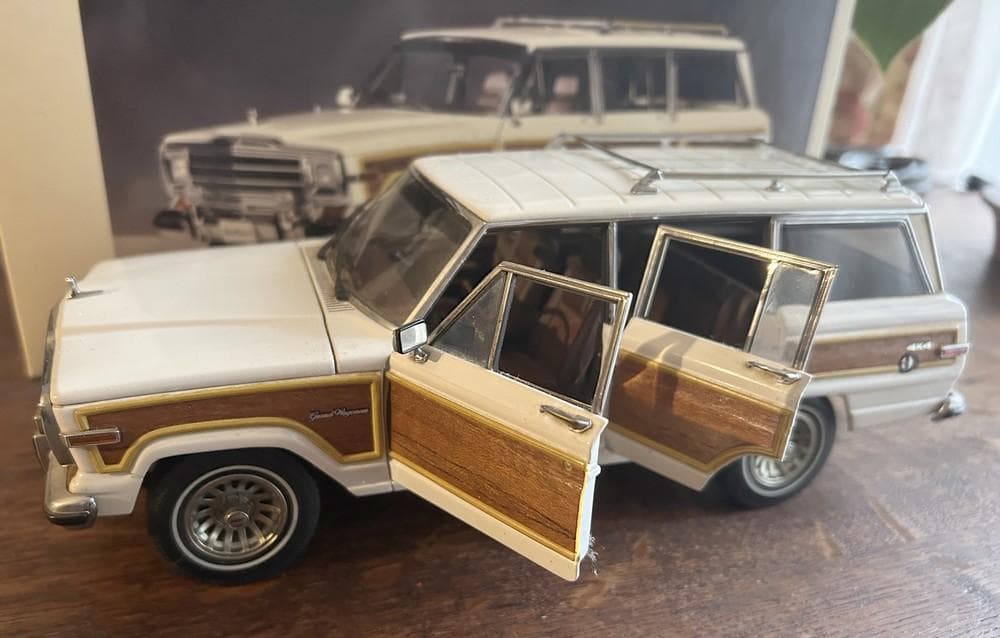 ★JEEP GRAND WAGONEER AUTOart(オートアート)1/18