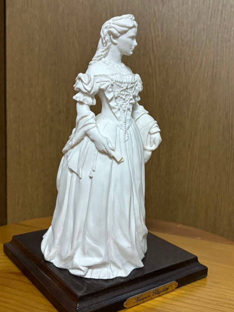 皇妃エリザベートの像　ジャンク