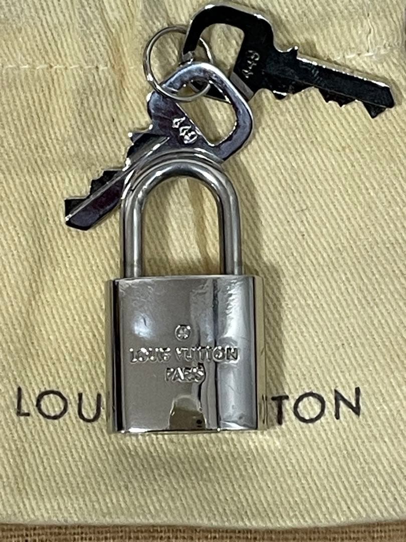 ルイヴィトン パドロック 鍵2本 南京錠 シルバー LouisVuitton