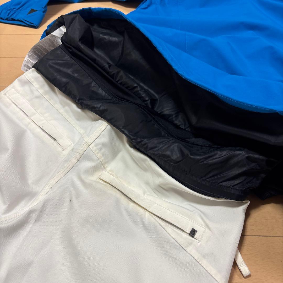 VOLCOM スノボウェア　アメリカサイズS 日本のＭサイズ相当　別売り不可