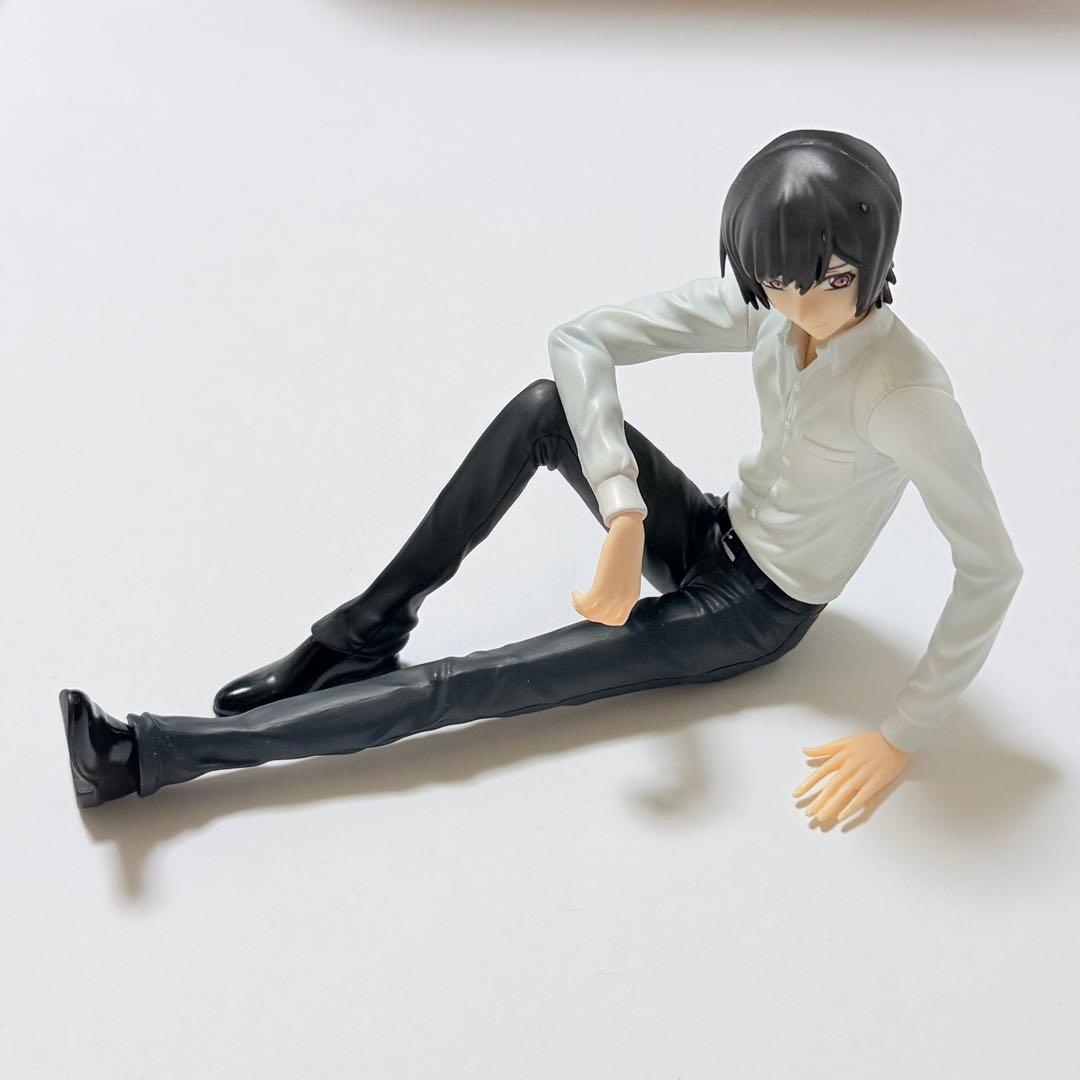 ルルーシュ・ランペルージ コードギアス 反逆のルルーシュ　フィギュア　制服　座り