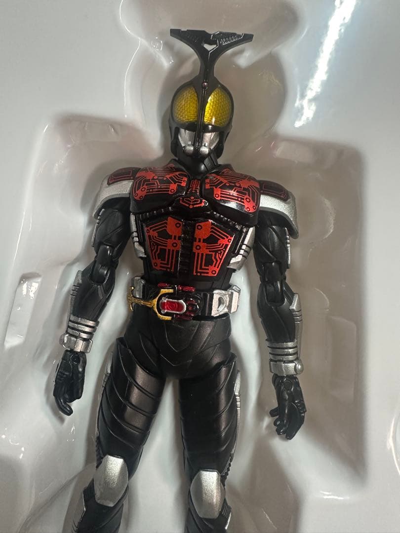 真骨彫　仮面ライダーダークカブト