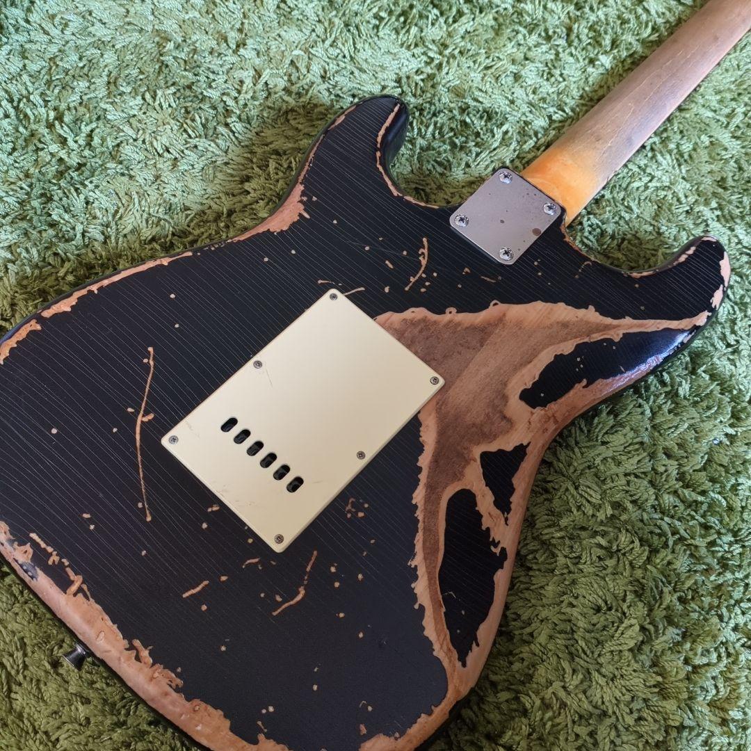 エレキギター ブラック ストラトタイプ　レリック