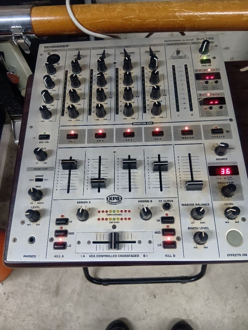 BEHRINGER DJX700 プロフェッショナルDJミキサー ジャンク