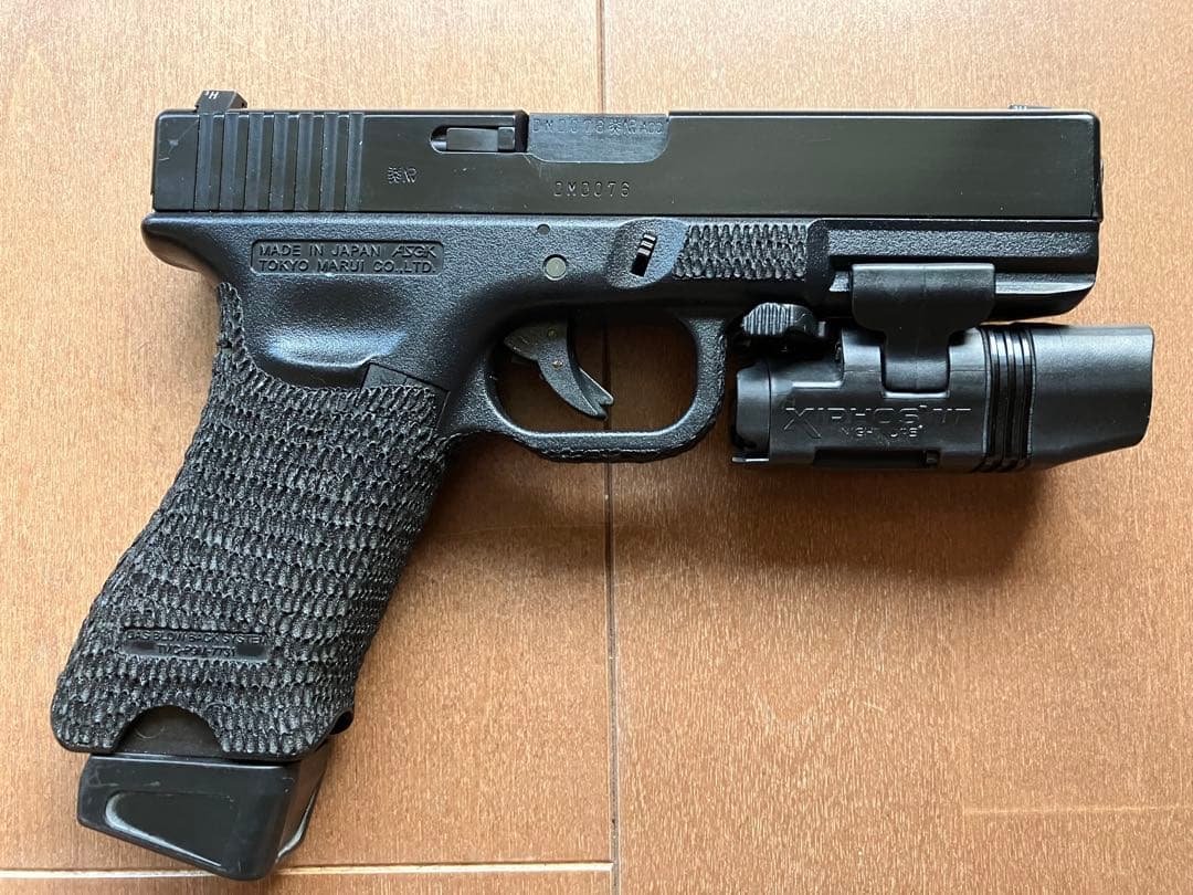 マルイGlock 17+ BLACK HAWKレッグホルスター+ウエポンライト