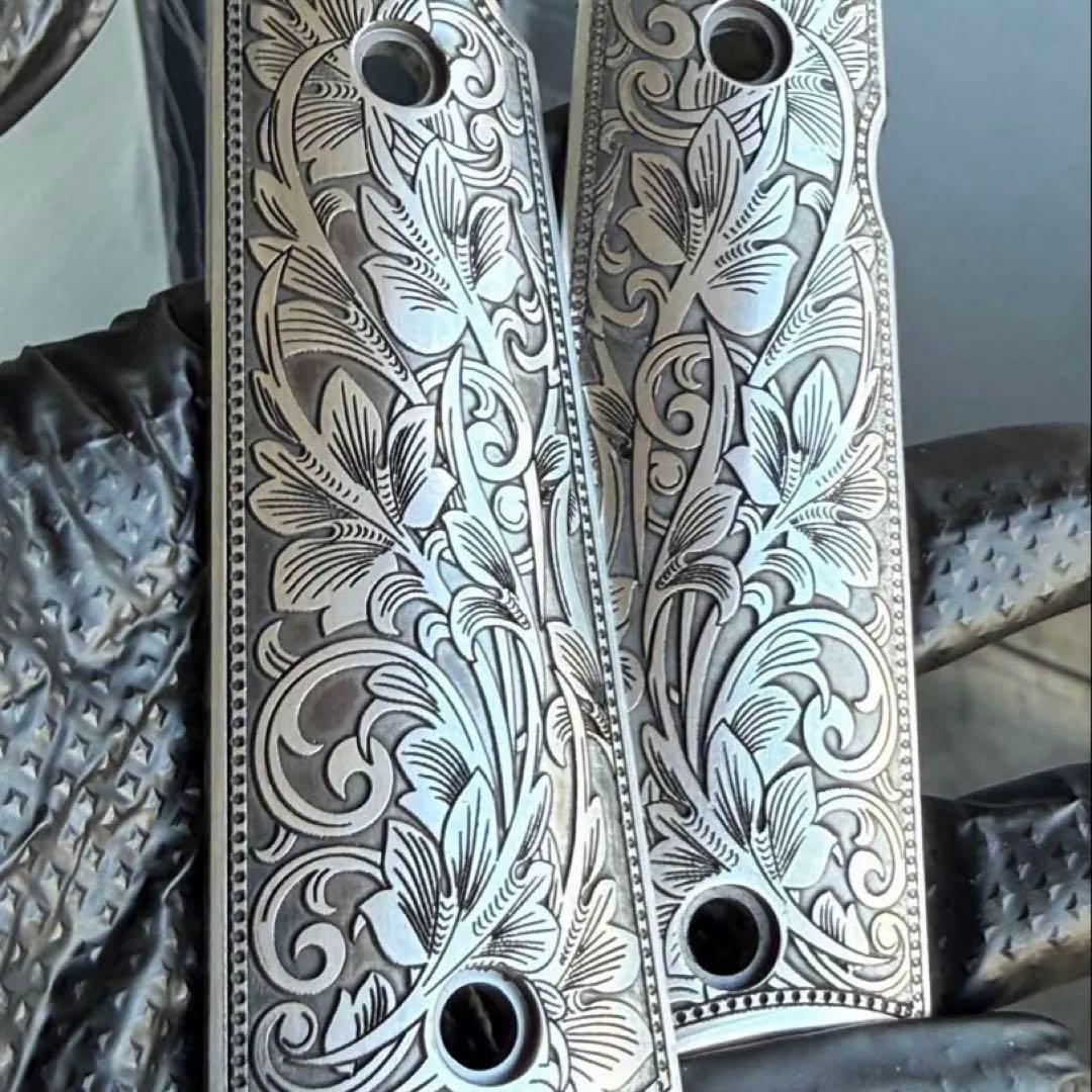 エングレーブ装飾のトイガングリップ