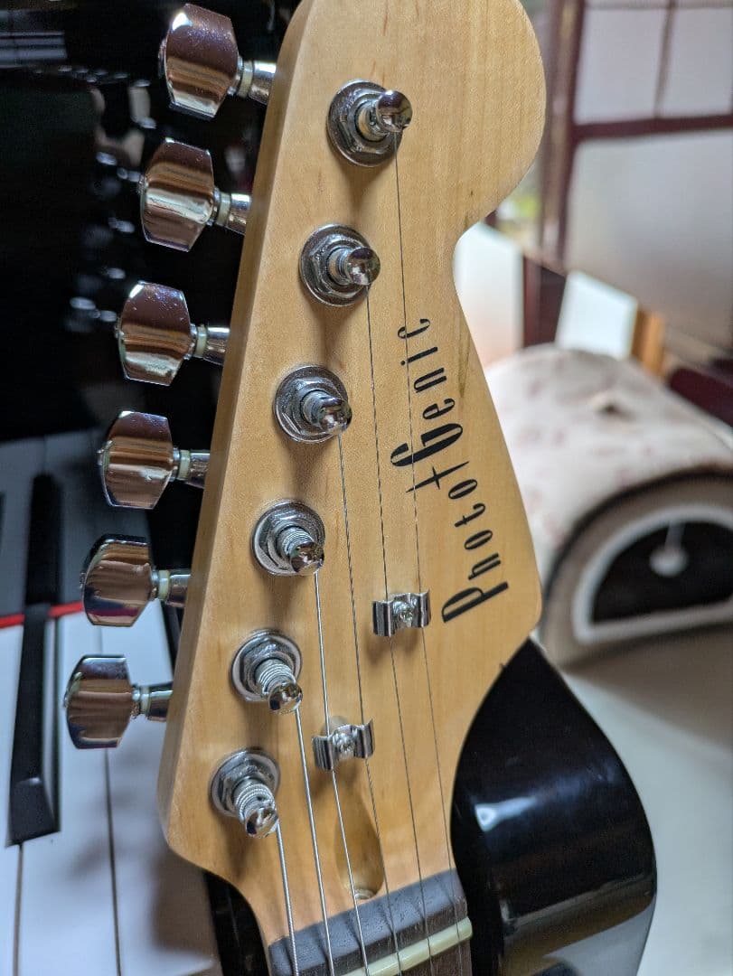 フォトジェニック　Photogenic　ピンク エレキギター ストラト