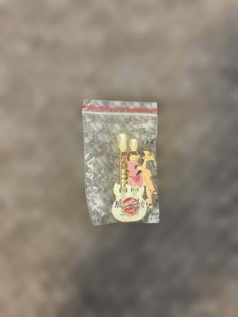 【超希少】ハードロックカフェ大阪 オープニングスタッフピン3点セット【非売品】