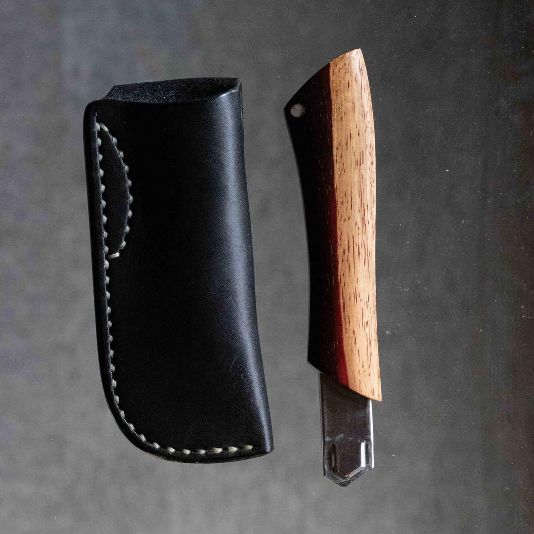 カッターナイフ　レザーケース付き