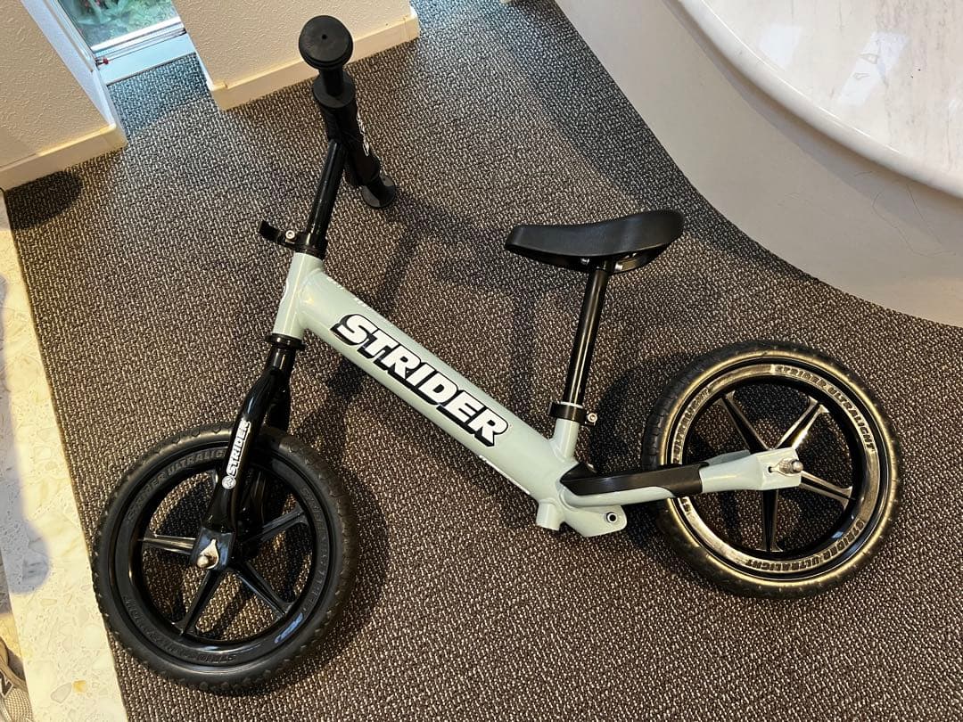 STRIDER 12インチバランスバイク 限定カラー