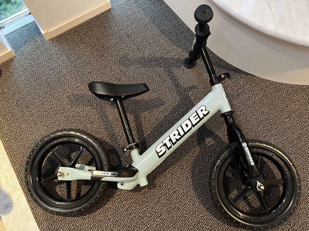 STRIDER 12インチバランスバイク 限定カラー