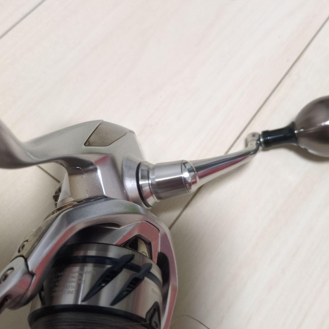 シマノ 23 STRADIC 3000MHG 　ゴメクサスハンドルノブ付き