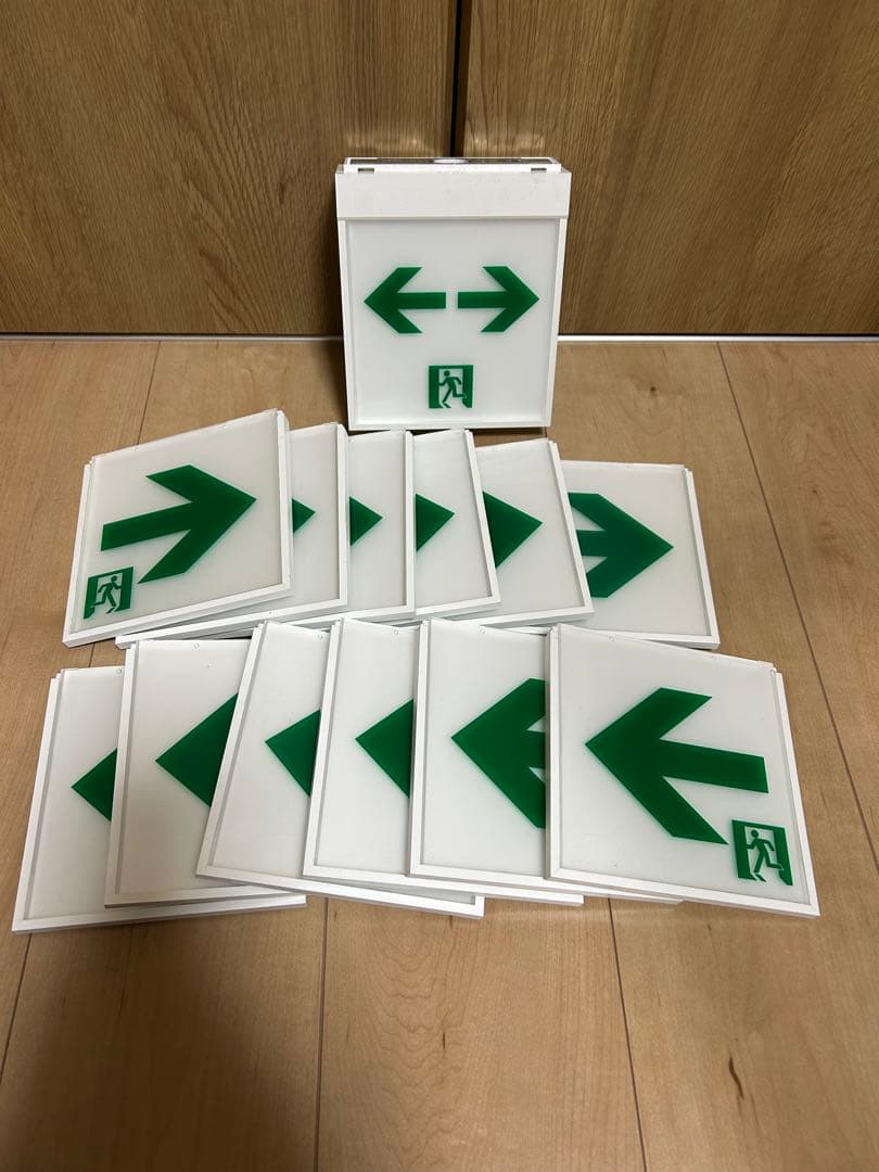 パナソニック C級LED誘導灯、適合表示板　 2023年製