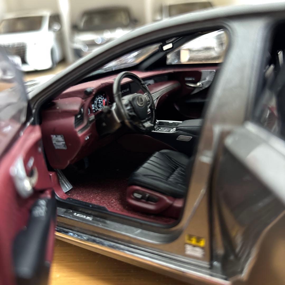 レクサス LS 1/18ミニカー模型