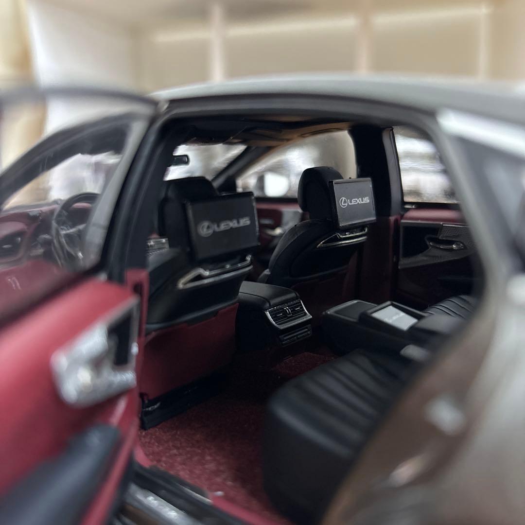 レクサス LS 1/18ミニカー模型